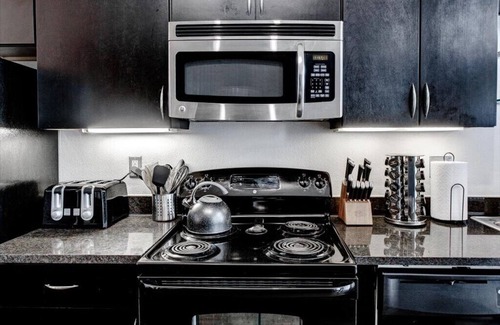 Old East Dallas Apartment | Deep Ellum - Studio Apartment - W/D - WiFi