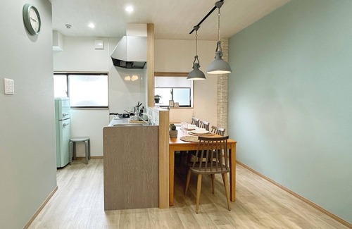 Nishinari House | Deep Osaka! B runway 2 minutes from the station! Ideal location for sightseeing in Namba & USJ Osaka! Up to 10 people are allowed at the same price.