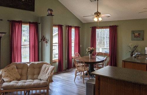 Eatonton Cabin | Deep Water Cove, WI-FI, Great Swimming & Fishing, peaceful from lake traffic.