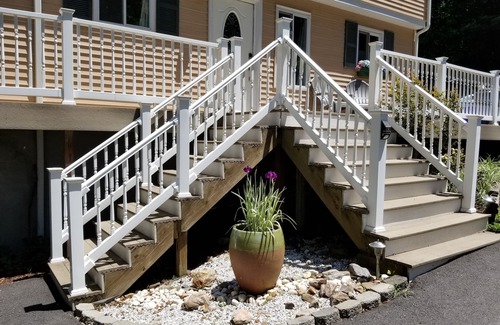 Livingston House | Deep water dock-4 bedroom house on public side of the lake