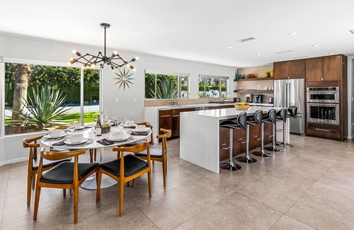 Deep Well Ranch House | Deepwell Modern - Very Private 4 Bedroom Pool Yard!
