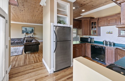 Maynardville House | Deer Cove Lodge on Norris Lake w/Kayaks