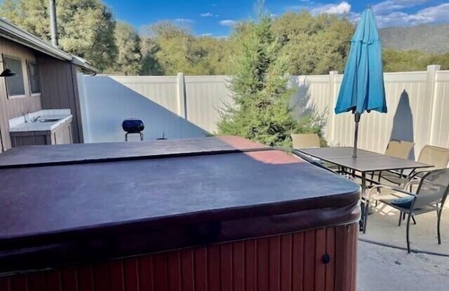Ahwahnee House | Deer Haven/Hot Tub/Foosball/Pool Table