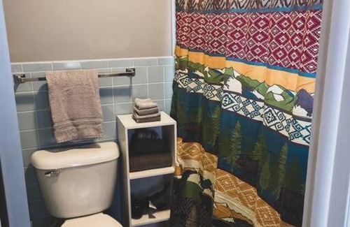 Eureka Springs Historic District Apartment | Deer Hollow Cottage at Tradewinds