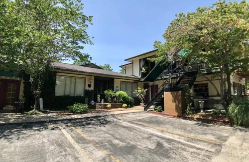 Eureka Springs Historic District Apartment | Deer Hollow Cottage at Tradewinds