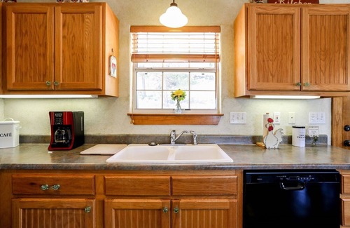 Fredericksburg House | Deer Ridge Cottage | Pet Friendly Country Property