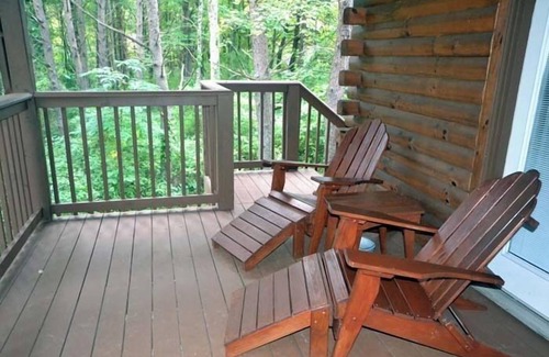 Logan Cabin | Deer Run Cozy 1BR pet-friendly Cabin w/Hot Tub