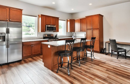 Hideout House | Deer Springs Townhome - Jordanelle & Deer Valley Views! Private Hot tub!