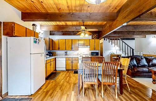Montgomery Estates House | Deer Trail Retreat | House in South Lake Tahoe near stellar outdoor recreation