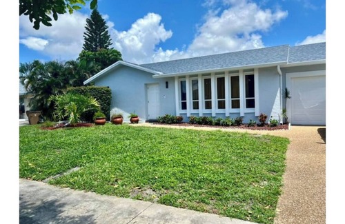 Survey Creek House | Deerfield Bliss: Pool, Lakefront
