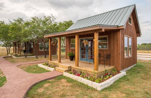 Lacy-Lakeview Cabin | Deerfield Countryside Tiny Cabin #2 - 10min to Silos at Magnolia
