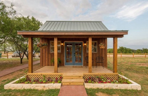 Lacy-Lakeview Cabin | Deerfield Countryside Tiny Cabin #3 - 10min to Silos at Magnolia