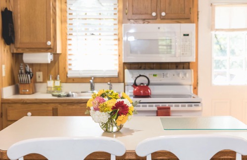 Lexington Cottage | Deerfield Honeymoon Cottage at Autumn Ridge