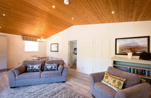 Crianlarich Ski Chalet | Deerstalker Lodge cozy lodge with wood burner