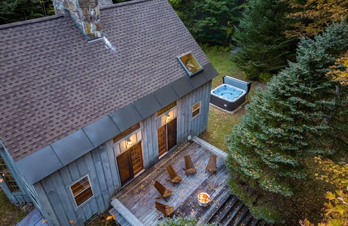 South Londonderry Cabin | Deerwood Hill ~ après ski cabin hot tub fire pit Stratton Manchester