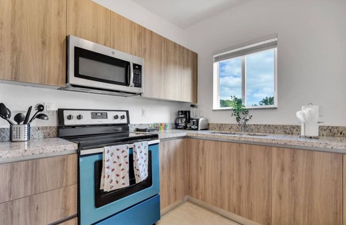 Coral Way Apartment | ° Charming 2BR Apartment 5 min to Brickell °