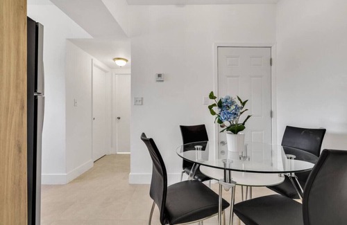 Coral Way Apartment | ° Charming 2BR Apartment 5 min to Brickell °