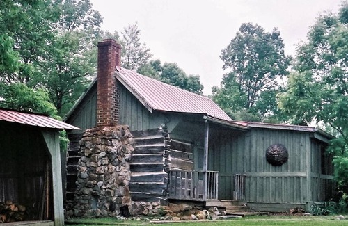 Lexington Cabin | DeHart Cabin: Romantic 1860 Log cabin Retreat!