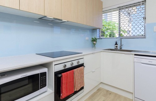 Bongaree Apartment | Deja Blue Across from the Water