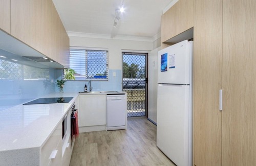 Bongaree Apartment | Deja Blue Across from the Water
