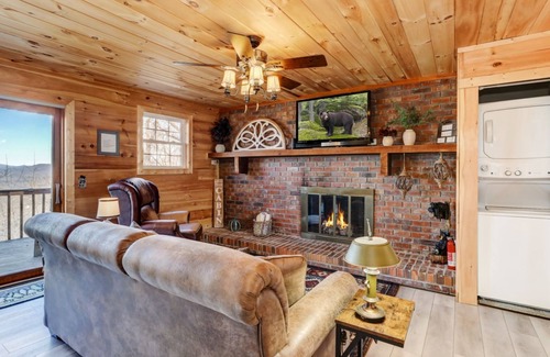 Walnut Mountain Cabin | Deja View - Take in tranquil wooded views and soak in the hot tub!