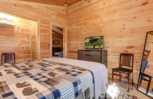 Walnut Mountain Cabin | Deja View - Take in tranquil wooded views and soak in the hot tub!
