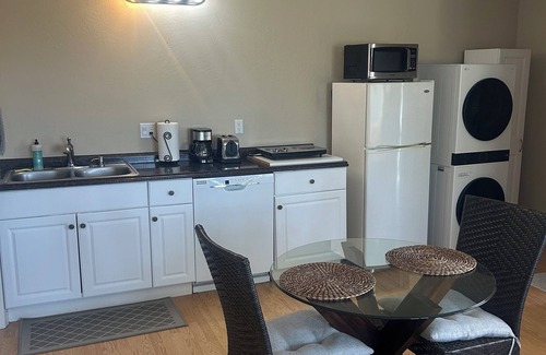 Del Mar Apartment | DEL MAR BEACH Guest HOUSE! 2 flat blocks to SANDY BEACH
