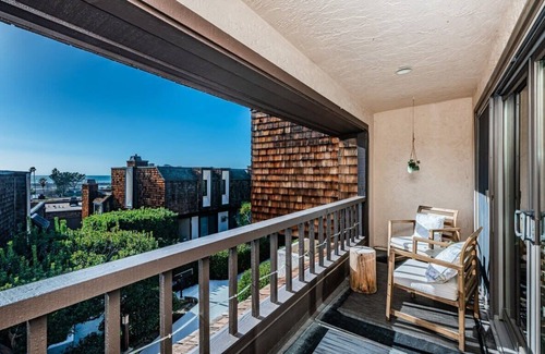Del Mar Heights House | Del Mar Townhome with Ocean Views and Amenities!