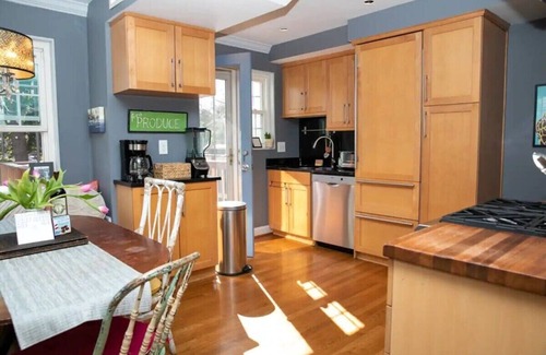 Del Ray House | Del Ray Designer Home walk to Shops, Cafes, Fun