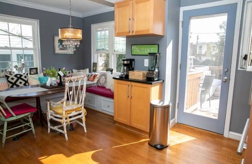 Del Ray House | Del Ray Designer Home walk to Shops, Cafes, Fun