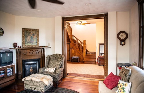 Dickerson Run Bed & Breakfast | Delaine Room - The Farmhouse Bed & Breakfast at Maple Bottom Farm