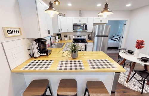 Wichita House | Delano Delight is the perfect place for anyone wanting to get an ideal Wichita experience