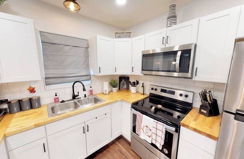 Wichita House | Delano Delight is the perfect place for anyone wanting to get an ideal Wichita experience