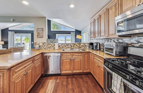 Delavan Lake House | Delavan Lakefront Home with Private Pier, Sleeps 8