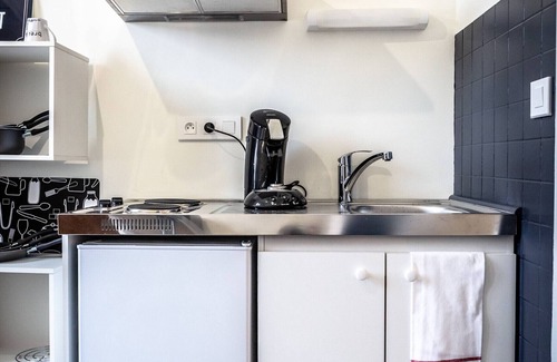 Brive-la-Gaillarde Apartment | Delicate, elegant studio Quiet location