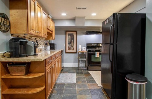 Near Northeast Apartment | Delightful 1-BR Accommodations/Nearby METRO