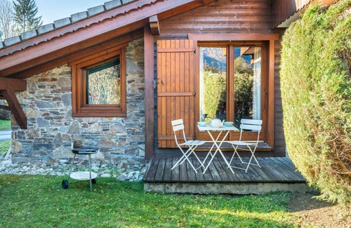 Les Houches Apartment | Delightful 2 bed chalet apartment with garden and mountain views