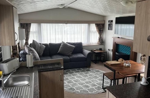 Great Houghton Ski Chalet | Delightful 2 Bed Cabin, Sleeps 4, Very Quiet Location