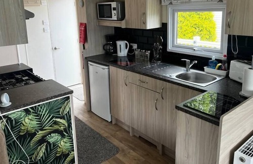 Great Houghton Ski Chalet | Delightful 2 Bed Cabin, Sleeps 4, Very Quiet Location