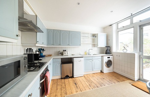 Munster Apartment | Delightful 2 Bed Fulham Apt Nr the River Thames