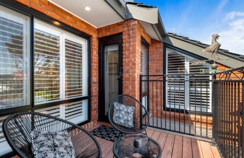 Frankston House | Delightful 2-Bed Townhouse Close to the Beach