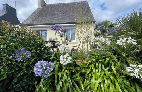 Ploubazlanec House | Delightful 2-bedroom house with WiFi in Ploubazlanec