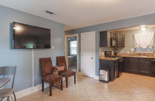 Biloxi House | Delightful 2-bedroom, 1-bath home near Biloxi's scenic Back Bay.