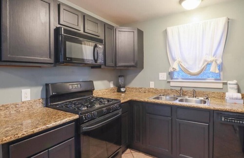 Biloxi House | Delightful 2-bedroom, 1-bath home near Biloxi's scenic Back Bay.