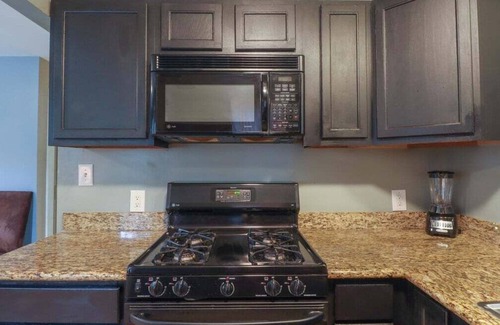 Biloxi House | Delightful 2-bedroom, 1-bath home near Biloxi's scenic Back Bay.