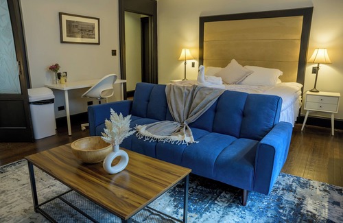 Midtown Apartment | Delightful 2-bedroom apartment with AC, fitness room in vibrant New York