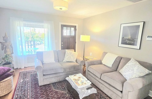 Ashland Cottage | Delightful 2~bedroom, pet~friendly cottage~Walking distance to everything!