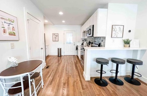 Homewood Condo | Delightful 2 BR Condo Downtown Homewood