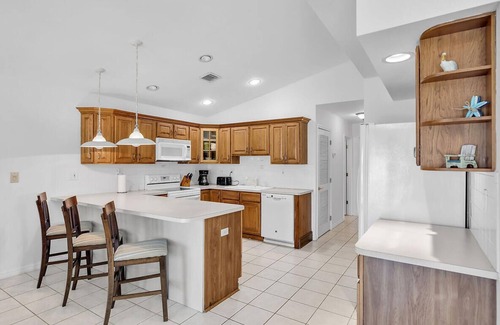 Key Colony Beach House | Delightful 3-bedroom house in Key Colony Beach with Cabana Club