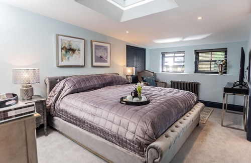 Painswick House | Delightful 3 bedroom stable conversion with private patio